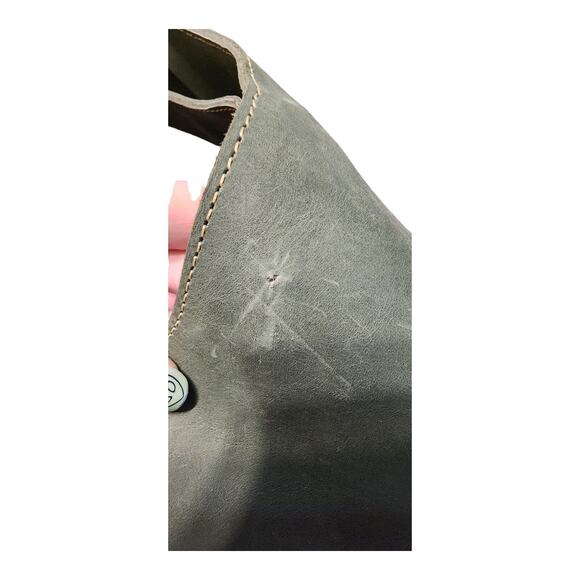 UNOETH Sasha Leather Shoulder Bag Forest Green 13" x 15" x 5.5" - Picture 6 of 6